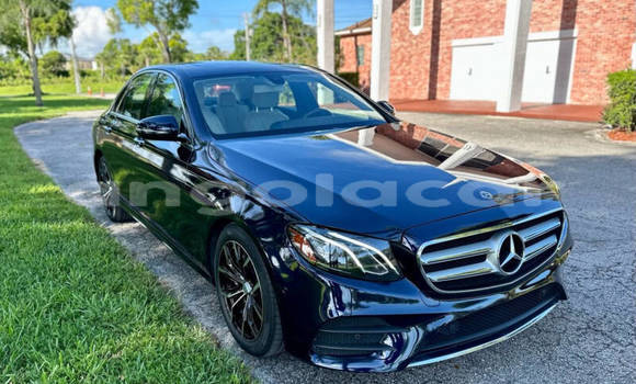 Comprar Usado Mercedes-Benz E–Class Azul Carro em Luanda em Luanda Province Comprar Usado Mercedes-Benz E–Class Azul Carro em Luanda em Luanda Province
