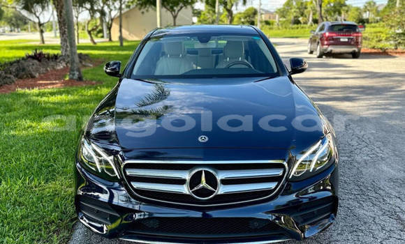 Comprar Usado Mercedes-Benz E–Class Azul Carro em Luanda em Luanda Province Comprar Usado Mercedes-Benz E–Class Azul Carro em Luanda em Luanda Province