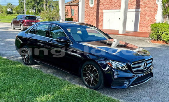Comprar Usado Mercedes-Benz E–Class Azul Carro em Luanda em Luanda Province Comprar Usado Mercedes-Benz E–Class Azul Carro em Luanda em Luanda Province