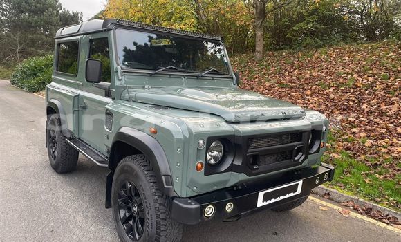 Buy Used Land Rover Defender Green Car in Luanda in Luanda Province Buy Used Land Rover Defender Green Car in Luanda in Luanda Province