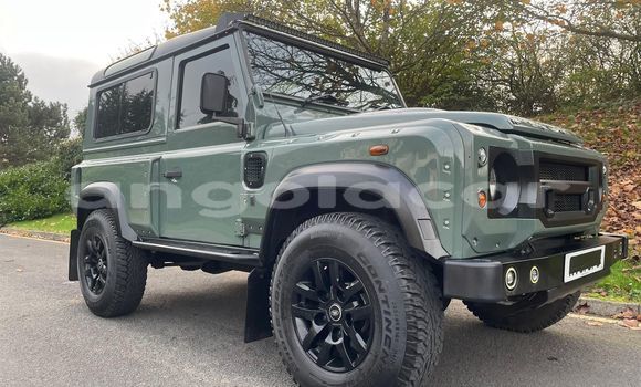 Buy Used Land Rover Defender Green Car in Luanda in Luanda Province Buy Used Land Rover Defender Green Car in Luanda in Luanda Province