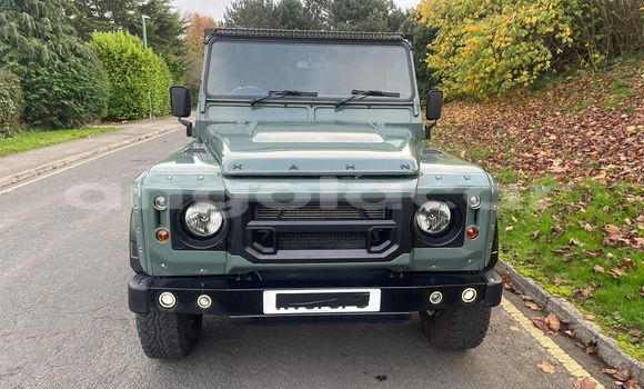 Buy Used Land Rover Defender Green Car in Luanda in Luanda Province Buy Used Land Rover Defender Green Car in Luanda in Luanda Province