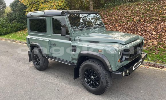 Buy Used Land Rover Defender Green Car in Luanda in Luanda Province Buy Used Land Rover Defender Green Car in Luanda in Luanda Province