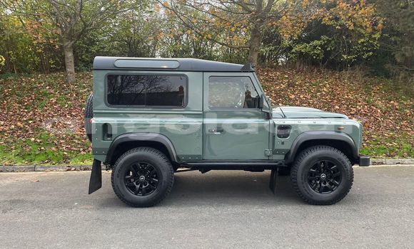 Buy Used Land Rover Defender Green Car in Luanda in Luanda Province Buy Used Land Rover Defender Green Car in Luanda in Luanda Province