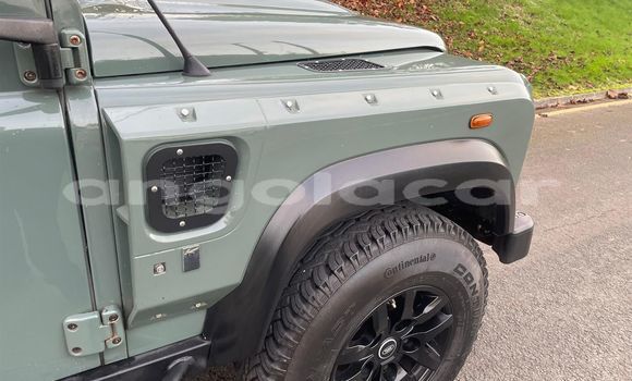 Buy Used Land Rover Defender Green Car in Luanda in Luanda Province Buy Used Land Rover Defender Green Car in Luanda in Luanda Province