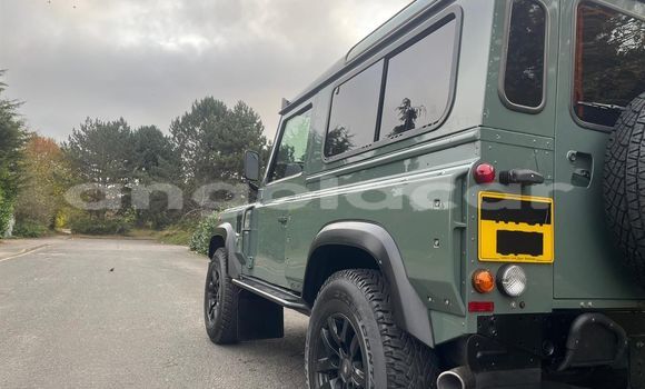 Buy Used Land Rover Defender Green Car in Luanda in Luanda Province Buy Used Land Rover Defender Green Car in Luanda in Luanda Province