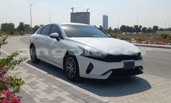 Buy Used Kia K5 White Car in Luanda in Luanda Province Buy Used Kia K5 White Car in Luanda in Luanda Province