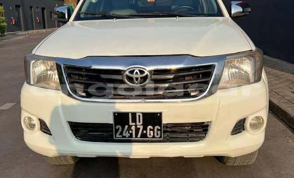 Comprar Usado Toyota Hilux Branco Carro em Catabola em Bie