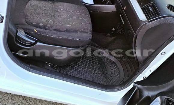 Buy Used Kia Picanto White Car in Camabatela in Uige Buy Used Kia Picanto White Car in Camabatela in Uige