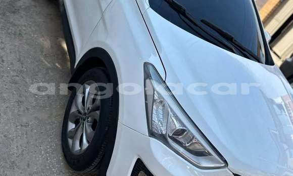 Buy Used Hyundai Santa Fe White Car in Caluquembe in Huila Buy Used Hyundai Santa Fe White Car in Caluquembe in Huila