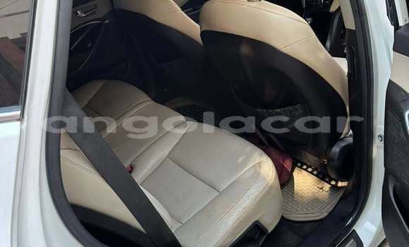 Buy Used Hyundai Santa Fe White Car in Caluquembe in Huila Buy Used Hyundai Santa Fe White Car in Caluquembe in Huila