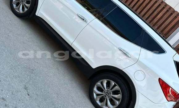 Buy Used Hyundai Santa Fe White Car in Caluquembe in Huila Buy Used Hyundai Santa Fe White Car in Caluquembe in Huila