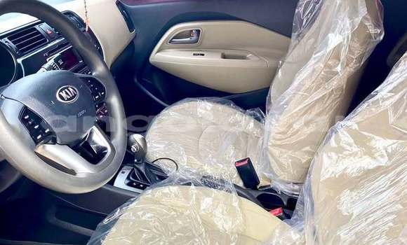 Buy Used Kia rio Red Car in Camabatela in Uige Buy Used Kia rio Red Car in Camabatela in Uige