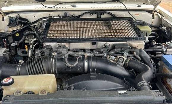 Buy Used Toyota Land Cruiser Prado White Car in Camabatela in Uige Buy Used Toyota Land Cruiser Prado White Car in Camabatela in Uige