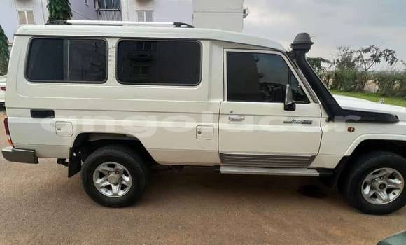 Buy Used Toyota Land Cruiser Prado White Car in Camabatela in Uige Buy Used Toyota Land Cruiser Prado White Car in Camabatela in Uige