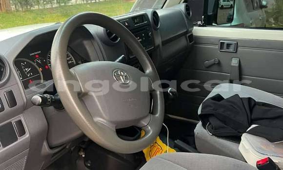 Buy Used Toyota Land Cruiser Prado White Car in Camabatela in Uige Buy Used Toyota Land Cruiser Prado White Car in Camabatela in Uige