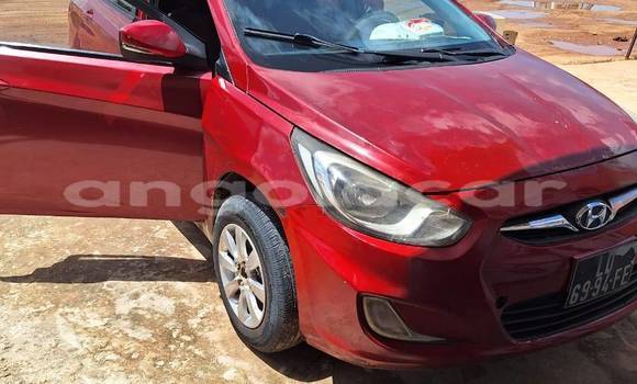 Acheter Occasion Voiture Hyundai Accent Rouge à Camabatela, Uige