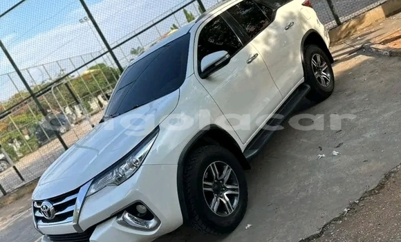 Acheter Occasion Voiture Toyota Fortuner Blanc à Luanda, Province de Luanda