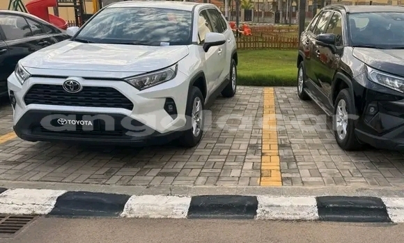 Buy Used Toyota RAV4 White Car in Luanda in Luanda Province Buy Used Toyota RAV4 White Car in Luanda in Luanda Province