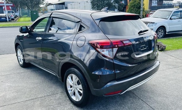 Buy Used Honda Vezel Silver Car in Luanda in Luanda Province Buy Used Honda Vezel Silver Car in Luanda in Luanda Province