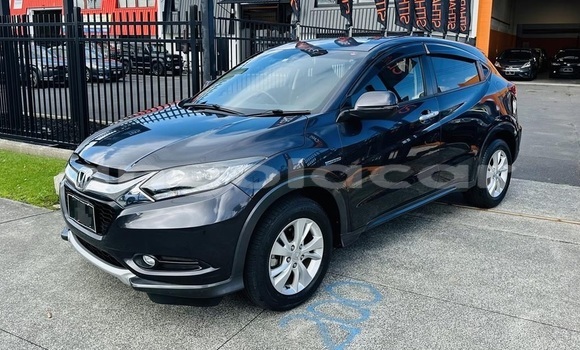 Buy Used Honda Vezel Silver Car in Luanda in Luanda Province Buy Used Honda Vezel Silver Car in Luanda in Luanda Province