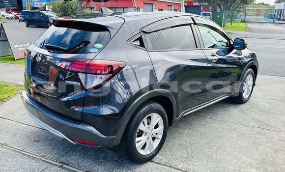 Buy Used Honda Vezel Silver Car in Luanda in Luanda Province Buy Used Honda Vezel Silver Car in Luanda in Luanda Province