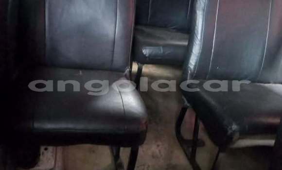 Acheter Occasion Voiture Nissan Urvan Blanc à Catchiungo, Huambo Acheter Occasion Voiture Nissan Urvan Blanc à Catchiungo, Huambo