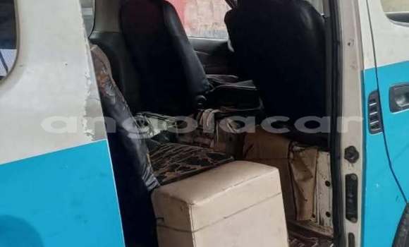 Buy Used Nissan Urvan White Car in Catchiungo in Huambo Buy Used Nissan Urvan White Car in Catchiungo in Huambo