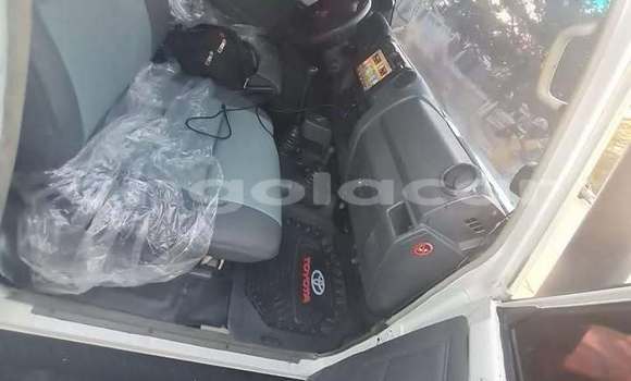 Acheter Occasion Voiture Toyota Land Cruiser Blanc à Catabola, Bie Acheter Occasion Voiture Toyota Land Cruiser Blanc à Catabola, Bie