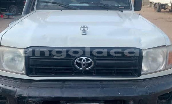 Acheter Occasion Voiture Toyota Hiluxe Revo Blanc à Camabatela, Uige