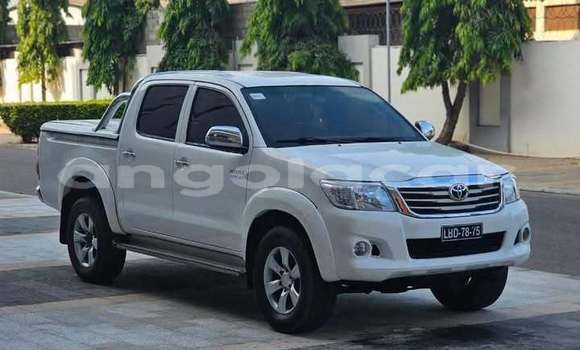 Buy Used Toyota Hilux White Car in Camacupa in Bie Buy Used Toyota Hilux White Car in Camacupa in Bie