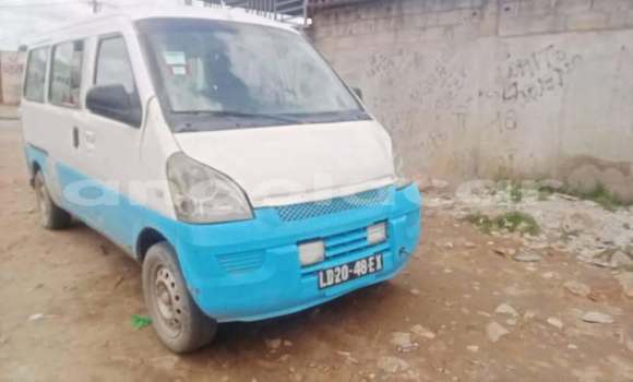 Acheter Occasion Voiture Chevrolet Niva Blanc à Camabatela, Uige