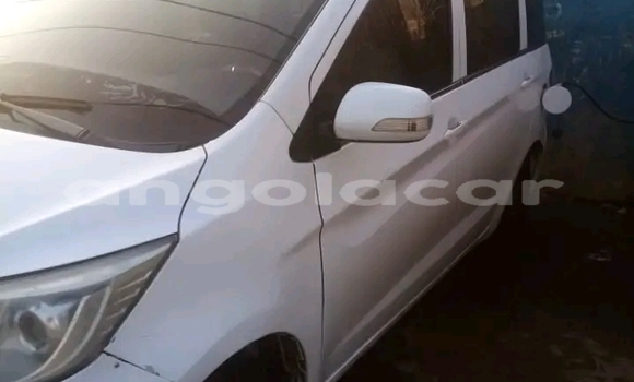 Acheter Occasion Voiture Jeep Liberty (North America) Blanc à Catabola, Bie Acheter Occasion Voiture Jeep Liberty (North America) Blanc à Catabola, Bie