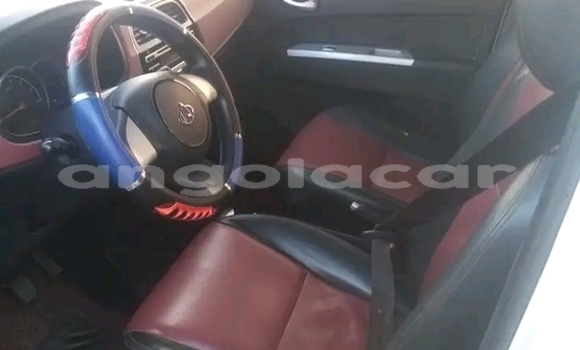 Acheter Occasion Voiture Jeep Liberty (North America) Blanc à Catabola, Bie Acheter Occasion Voiture Jeep Liberty (North America) Blanc à Catabola, Bie