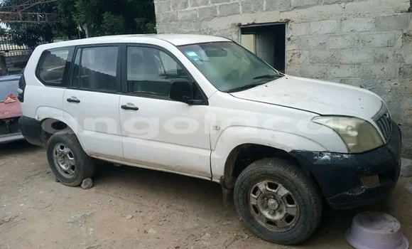 Comprar Usado Toyota Progres Branco Carro em Caluquembe em Huila
