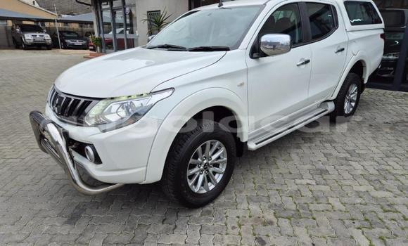 Buy Used Mitsubishi Triton White Car in Luanda in Luanda Province Buy Used Mitsubishi Triton White Car in Luanda in Luanda Province