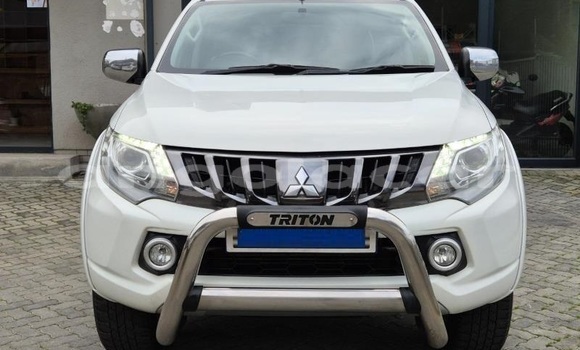 Buy Used Mitsubishi Triton White Car in Luanda in Luanda Province Buy Used Mitsubishi Triton White Car in Luanda in Luanda Province