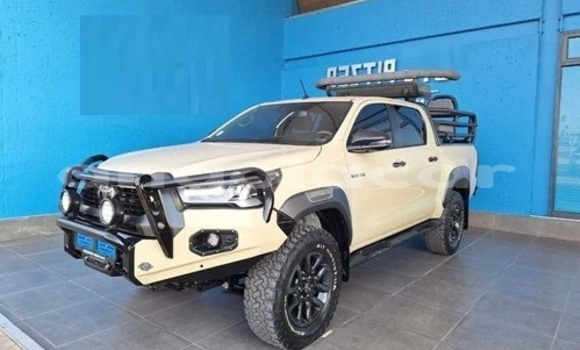 Buy Used Toyota Hilux Beige Car in Luanda in Luanda Province