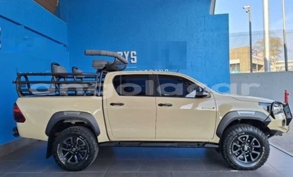 Buy Used Toyota Hilux Beige Car in Luanda in Luanda Province Buy Used Toyota Hilux Beige Car in Luanda in Luanda Province
