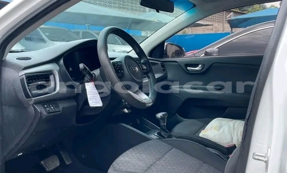 Acheter Occasion Voiture Kia rio Blanc à Luanda, Province de Luanda Acheter Occasion Voiture Kia rio Blanc à Luanda, Province de Luanda