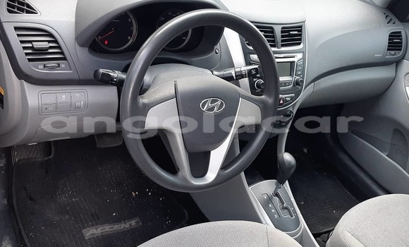 Acheter Occasion Voiture Hyundai Accent Gris à Luanda, Province de Luanda Acheter Occasion Voiture Hyundai Accent Gris à Luanda, Province de Luanda
