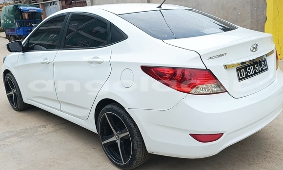 Buy Used Hyundai Accent White Car in Caluquembe in Huila Buy Used Hyundai Accent White Car in Caluquembe in Huila