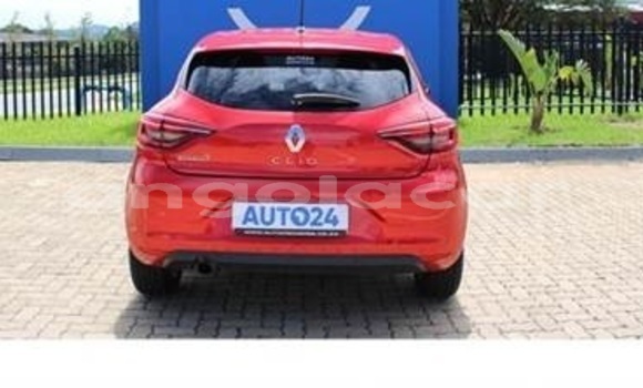 Buy Used Renault Clio Green Car in Luanda in Luanda Province Buy Used Renault Clio Green Car in Luanda in Luanda Province