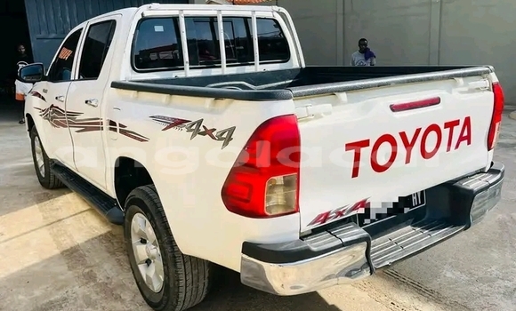 Buy Used Toyota Hilux White Car in Luanda in Luanda Province Buy Used Toyota Hilux White Car in Luanda in Luanda Province