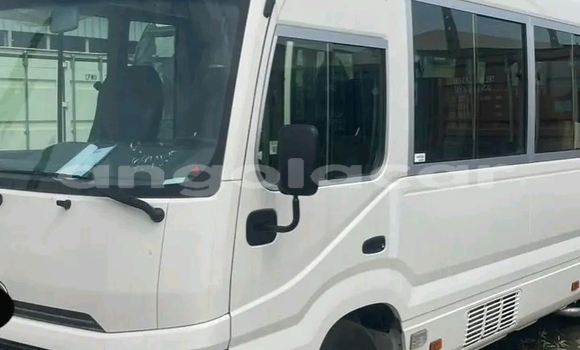 Acheter Occasion Voiture Toyota Coaster Blanc à Luanda, Province de Luanda Acheter Occasion Voiture Toyota Coaster Blanc à Luanda, Province de Luanda