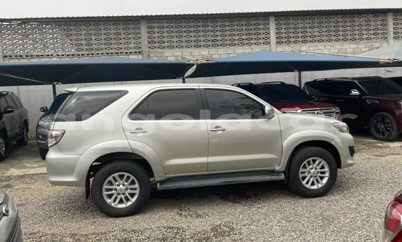 Comprar Usado Toyota Fortuner Prata Carro em Luanda em Luanda Province Comprar Usado Toyota Fortuner Prata Carro em Luanda em Luanda Province