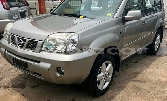 Comprar Usado Nissan X–Trail Prata Carro em Luanda em Luanda Province