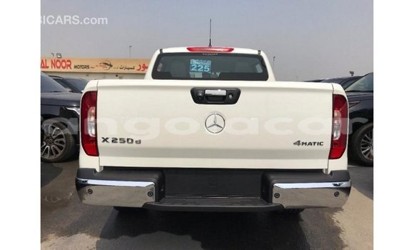 Comprar Importar Mercedes-Benz 250 Branco Carro em Import - Dubai em Bengo Province Comprar Importar Mercedes-Benz 250 Branco Carro em Import - Dubai em Bengo Province