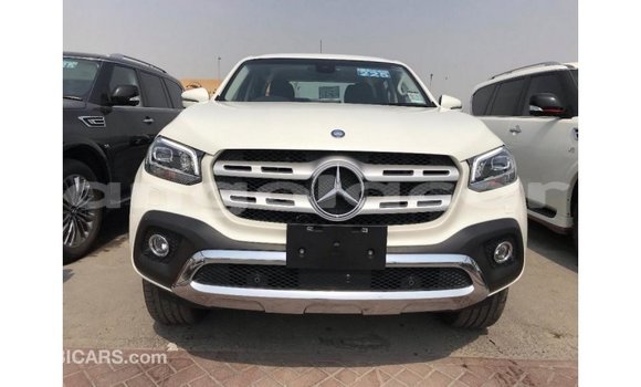 Comprar Importar Mercedes-Benz 250 Branco Carro em Import - Dubai em Bengo Province Comprar Importar Mercedes-Benz 250 Branco Carro em Import - Dubai em Bengo Province