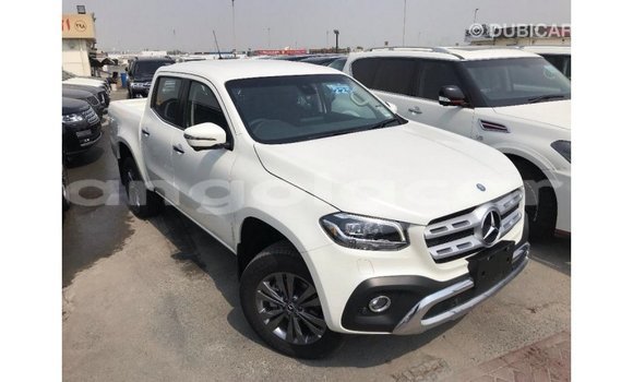 Comprar Importar Mercedes-Benz 250 Branco Carro em Import - Dubai em Bengo Province Comprar Importar Mercedes-Benz 250 Branco Carro em Import - Dubai em Bengo Province
